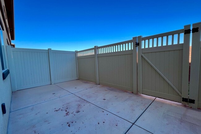Building Photo - Blackhawk Townhome! Incredible Amenities!!
