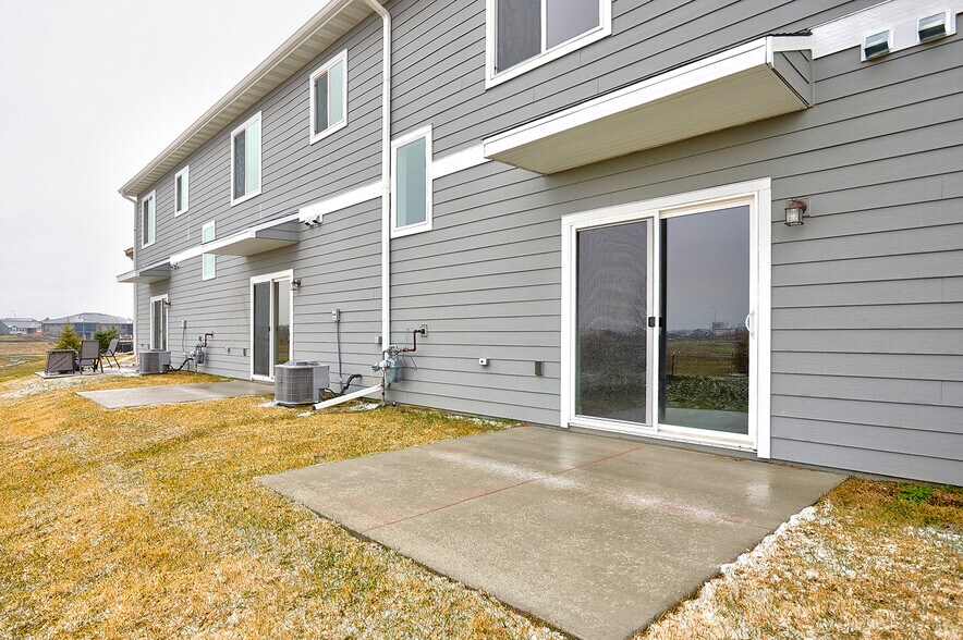 Building Photo - 211 NW Greenway Pl