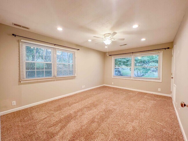 Building Photo - 5/3 updated Mid-Century Modern with original hardwoods