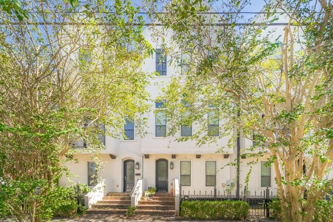 Building Photo - 2426 Bevis St
