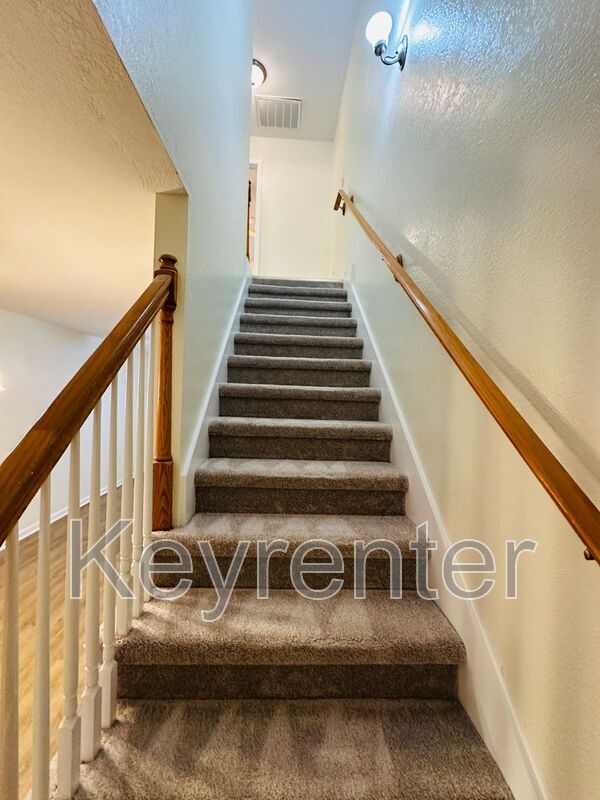 Building Photo - 846 Blue Spruce Way