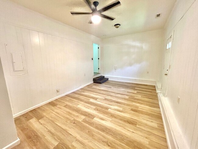 Building Photo - 3215 Delia Ln NW