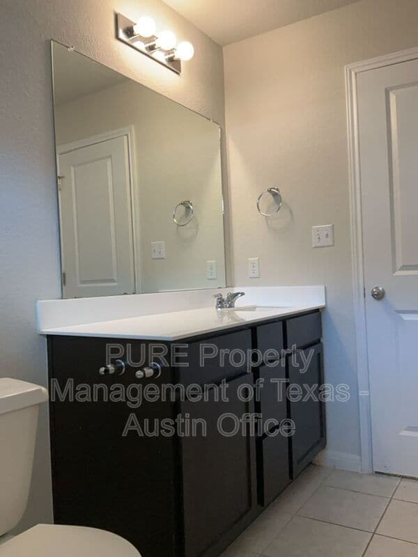 Building Photo - 112 Eagle Lake Dr