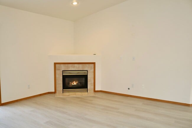 Building Photo - Cozy and Charming 3 Bedroom in Lynnwood!