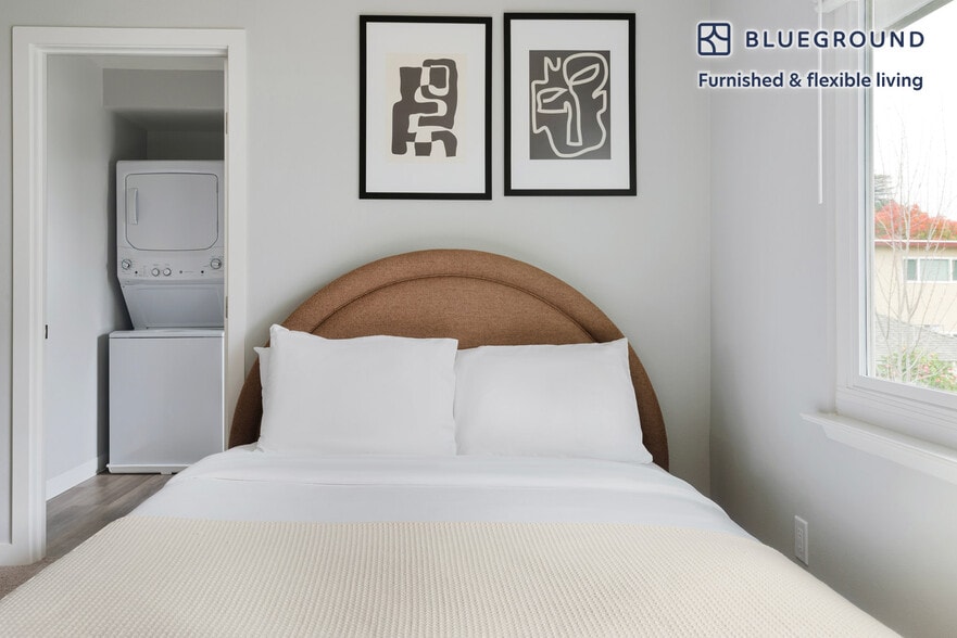 Building Photo - 838 Roble Ave