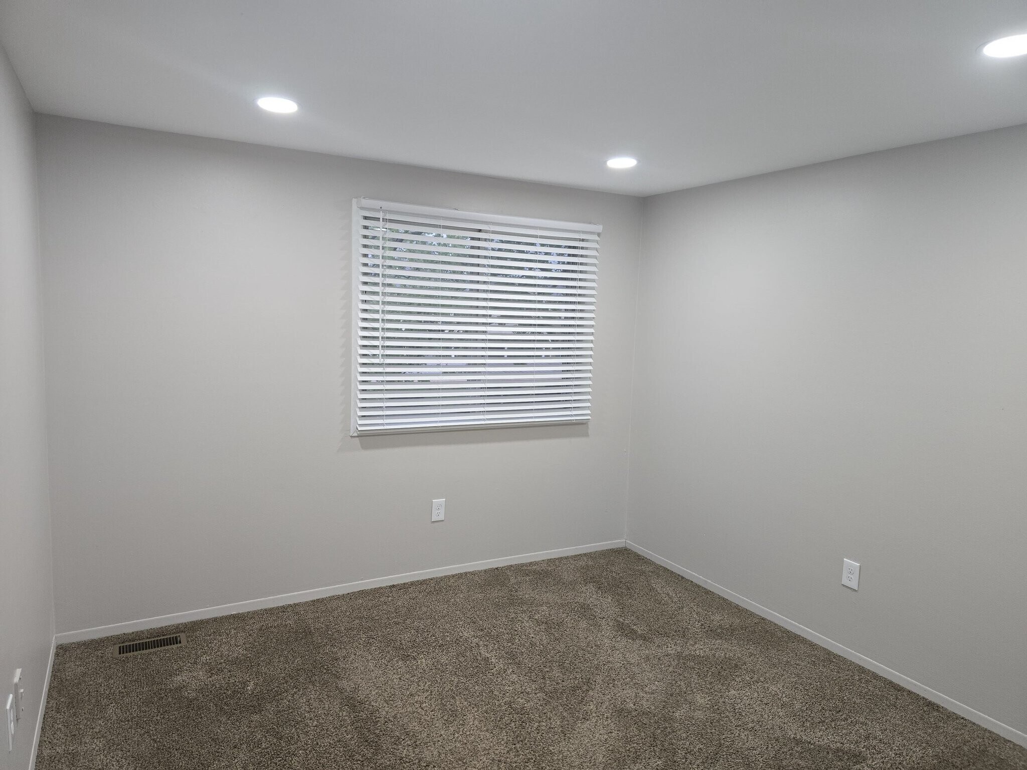 Building Photo - 38177 Jamestown Dr