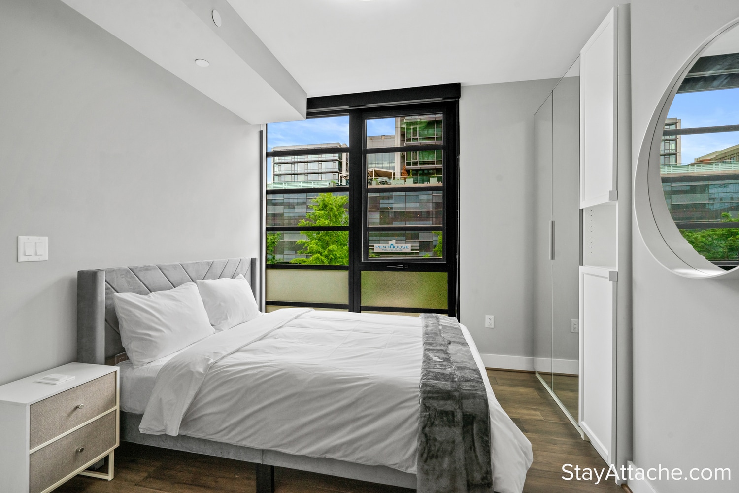 Building Photo - 1300 4th St SE