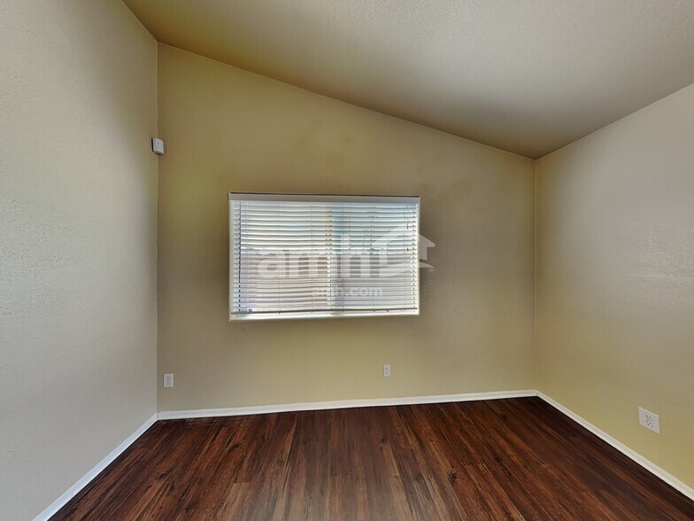 Building Photo - 710 Breezy Ridge Dr