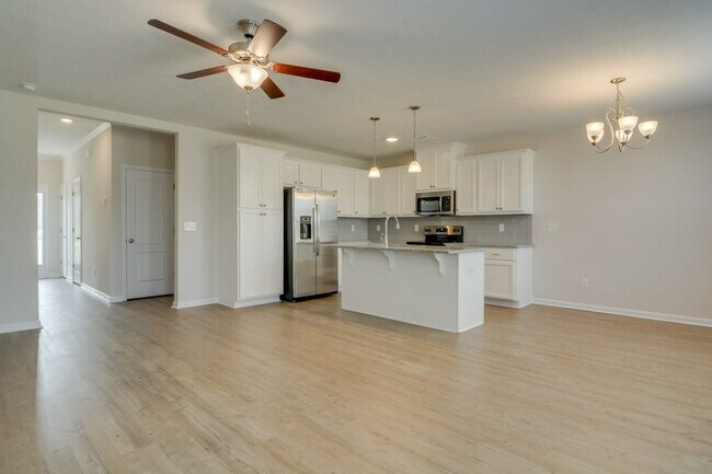 Building Photo - 415 Amesbury Dr