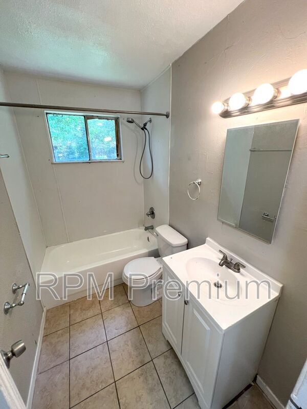 Building Photo - 6132 Pontotoc St