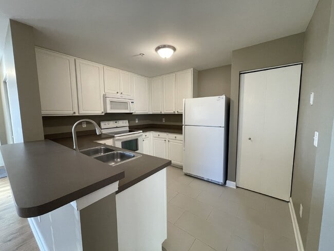 Building Photo - Spotless RANCH 2 Bed, 2 Bath Condo With 1 ...
