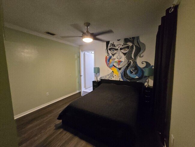 Building Photo - 862 SW Carmelite St