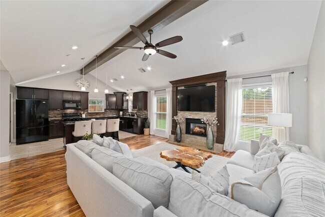 Building Photo - 13019 Lentando Dr