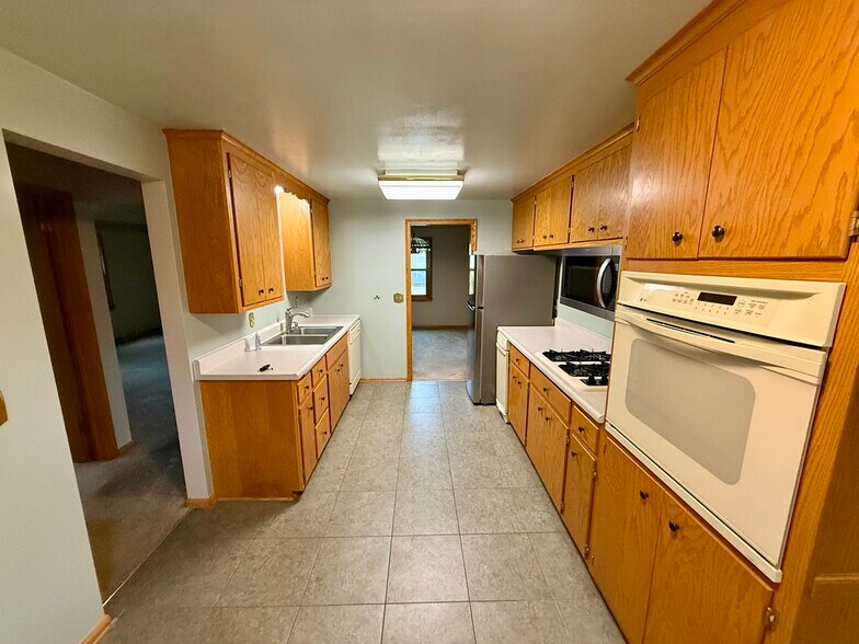 Building Photo - 5403 Pleasant Ave