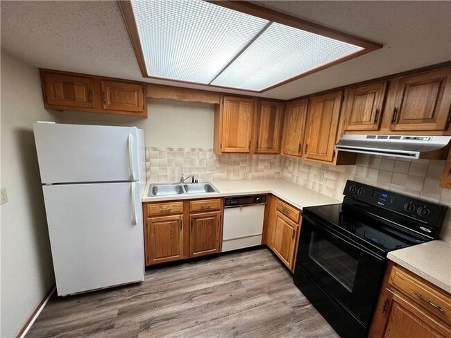 Building Photo - 323 S 11th Pl