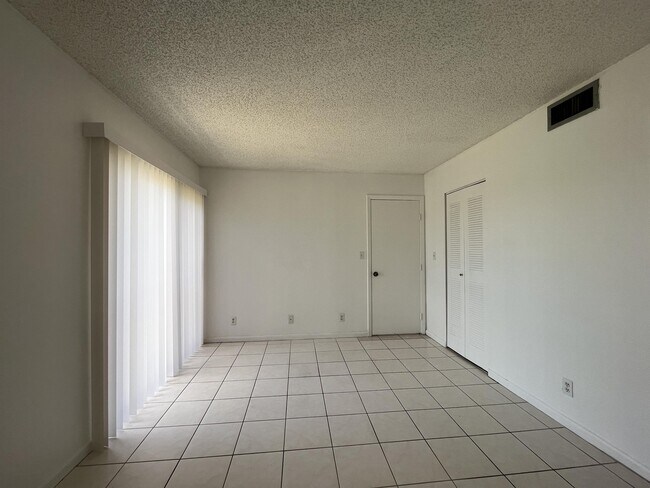 Building Photo - 8720 N Sherman Cir