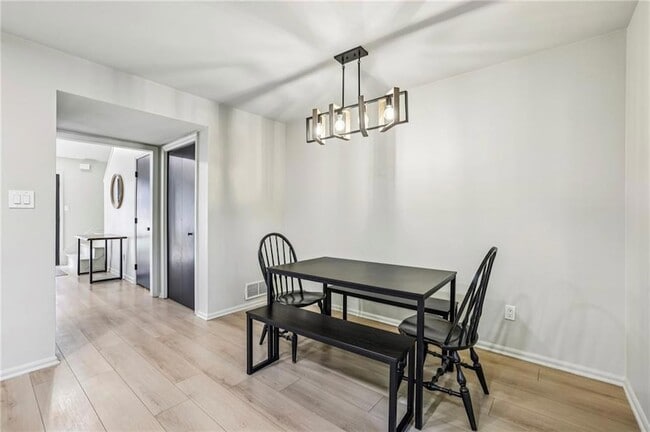 Building Photo - 2158 Wells Dr SE