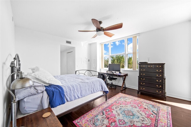 Building Photo - 101 SE 20th Ave