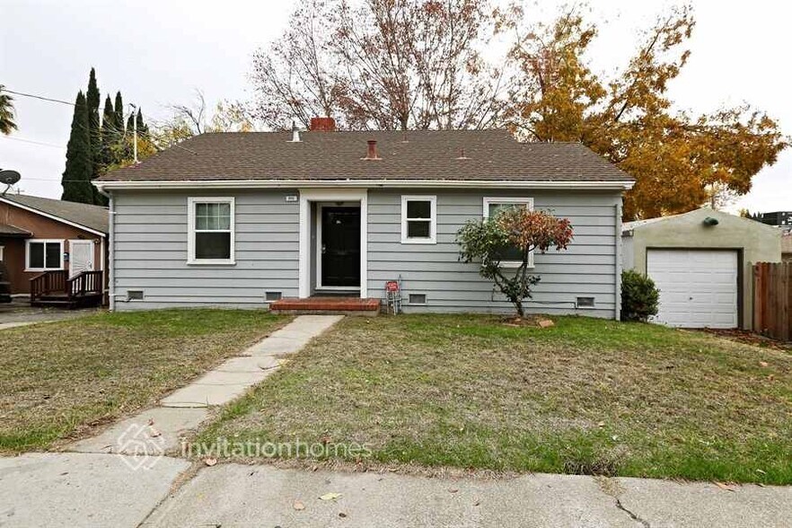 Primary Photo - 215 W 10th St