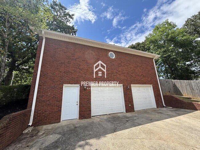 Building Photo - 1991 Russet Hill Ln