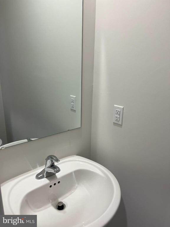 Building Photo - 9A Ford St