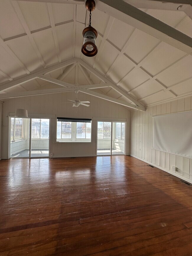 Building Photo - 852 Beach Rd