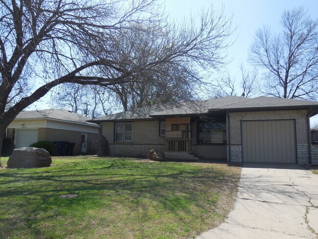 Building Photo - 3 BED 1 BATH IN CASADY HEIGHTS ADDITION OF THE VILLAGE