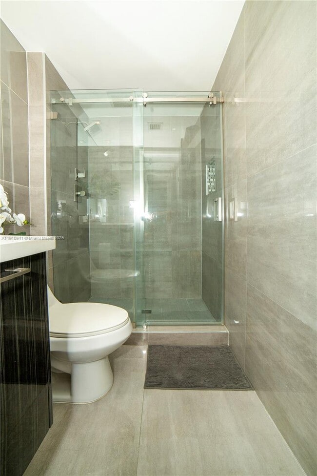 Building Photo - 100 Bayview Dr