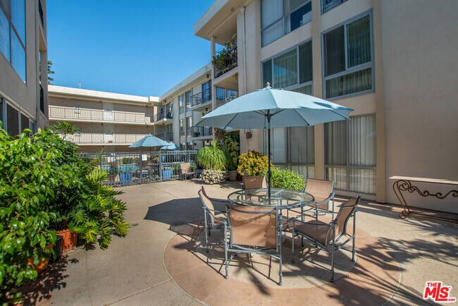 Building Photo - 1351 N Crescent Heights Blvd