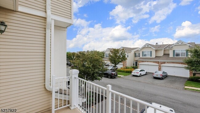 Building Photo - 1044 Shadowlawn Dr