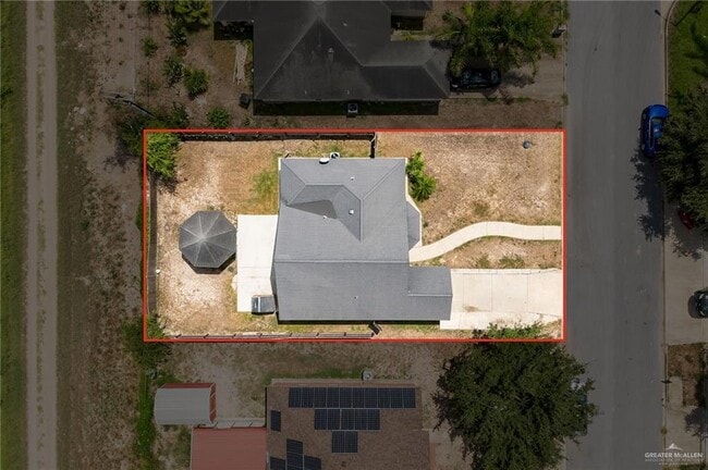 Building Photo - 1005 N Sabinas St