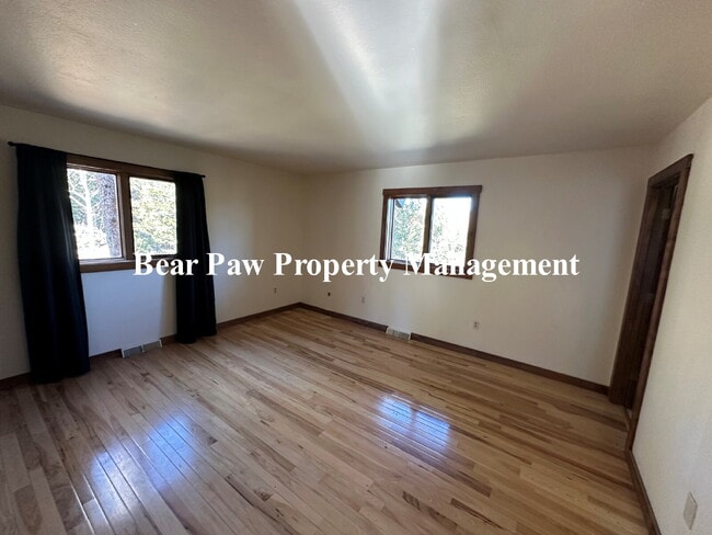 Building Photo - "Charming Floyd Hill Retreat: 3-Bed, 3-Bath on Clear Creek Road!"