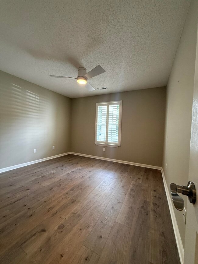 Building Photo - 643 Woodmoor Dr