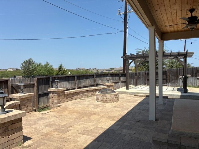 Building Photo - Charming 4 beds 2.5 baths in San Antonio!