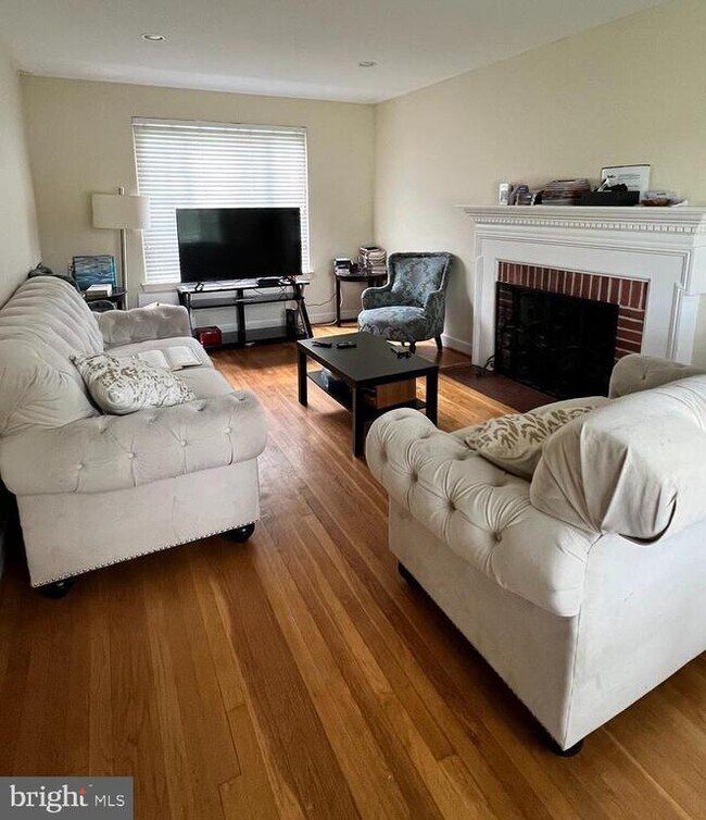 Building Photo - 5601 Wyngate Dr