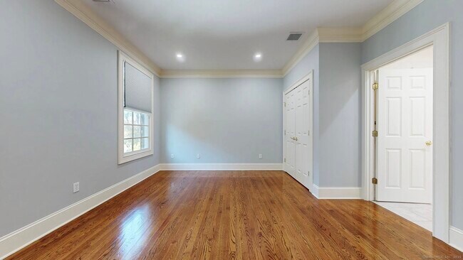 Building Photo - 59 Crescent Rd