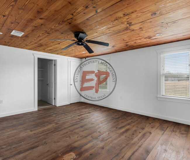 Building Photo - 511 N Aspen St