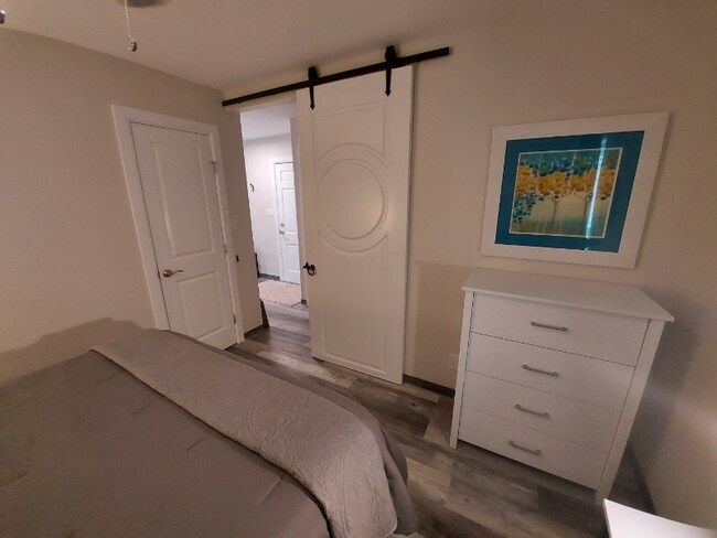 Building Photo - 323 Bolivar Ave