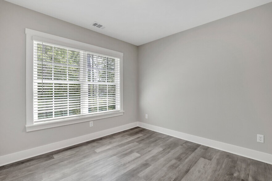 Building Photo - 105 Sherwood Ct
