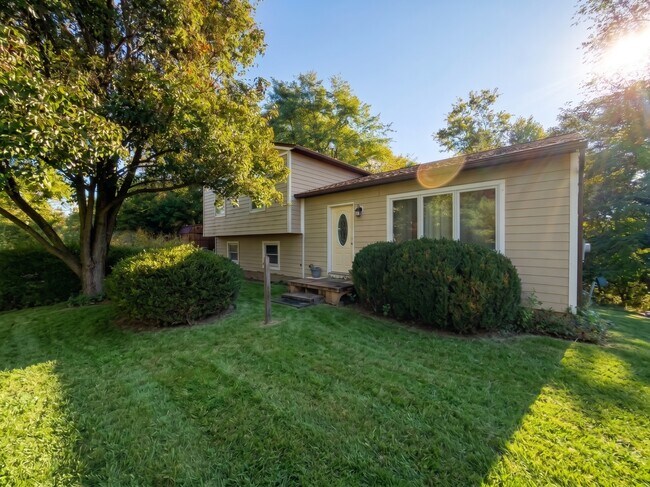 Building Photo - 7221 Hillview Dr