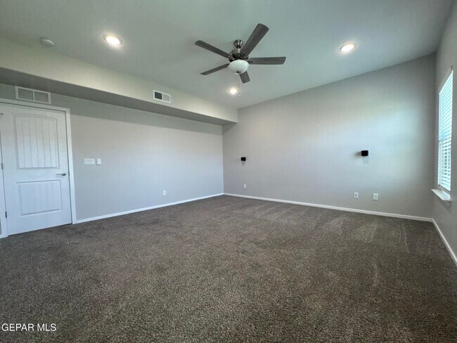 Building Photo - 13852 Paseo Alegre Ave