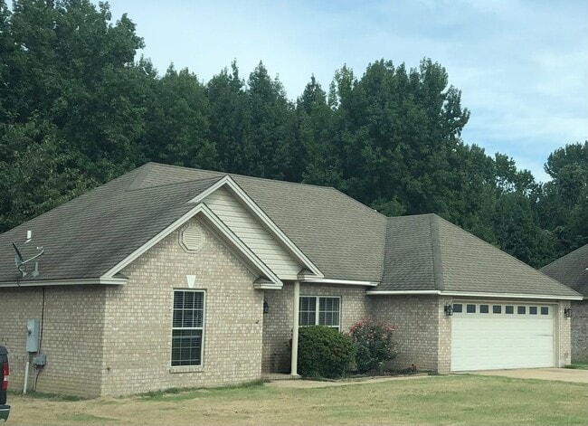 Primary Photo - Charming 3-Bedroom Home in a Quiet Neighbo...