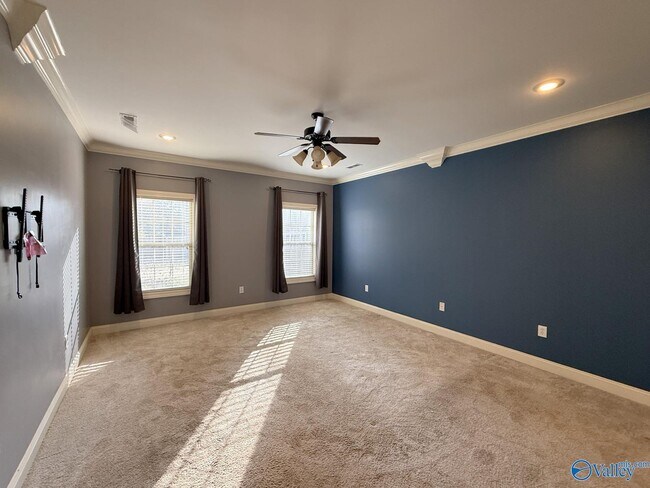 Building Photo - 118 Crystal Lake Dr