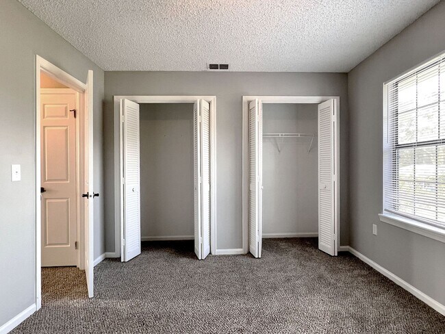 Building Photo - Two-Bedroom End Unit Townhome