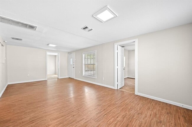 Building Photo - 1706 Riverview St