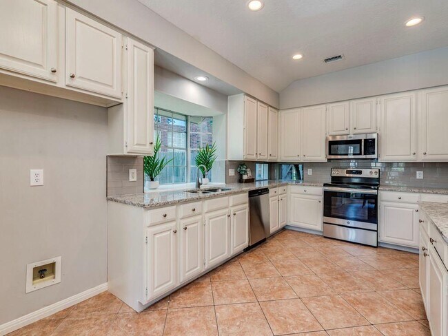 Building Photo - 1104 Quail Ln