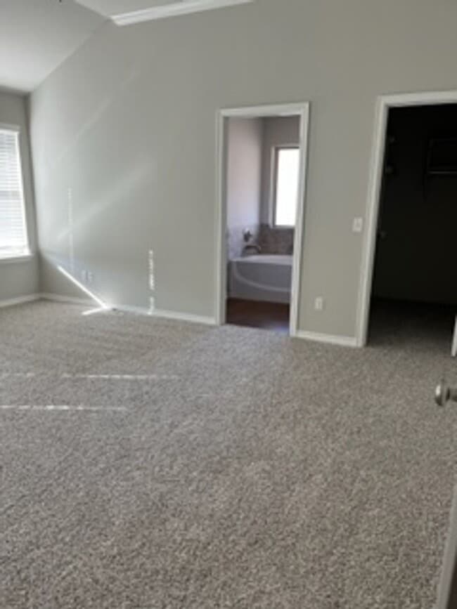 Building Photo - This home will not last long!