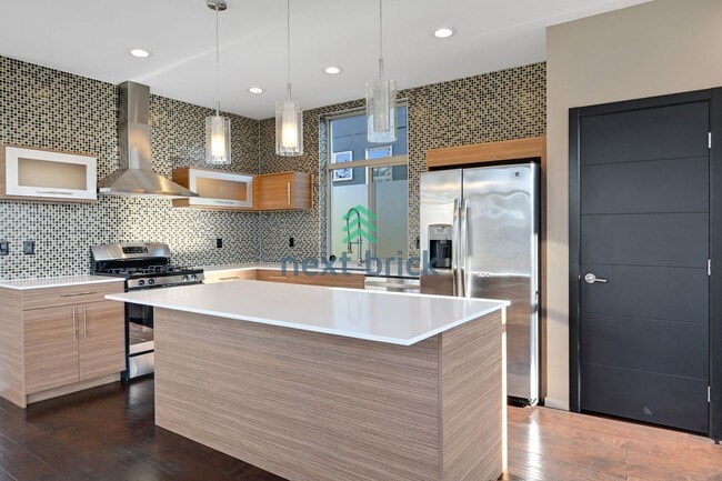 Building Photo - 3 BED & 2.5 BATH SINGLE FAMILY HOUSE FOR RENT