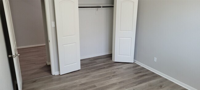 Building Photo - 6042 Carpenters Cove Ln
