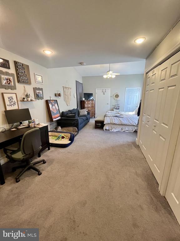 Building Photo - 125 Maple St